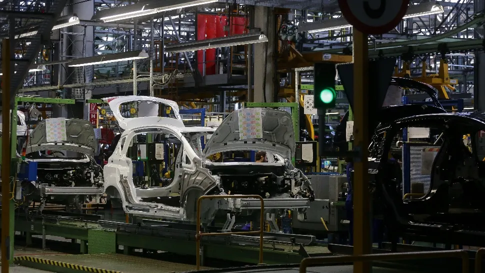 Dacia și Ford au oprit producția de astăzi, voluntar, până pe data de 19 august. Bolojan: Avem un minus de producție de energie în regiune de peste 4.000 de megawați