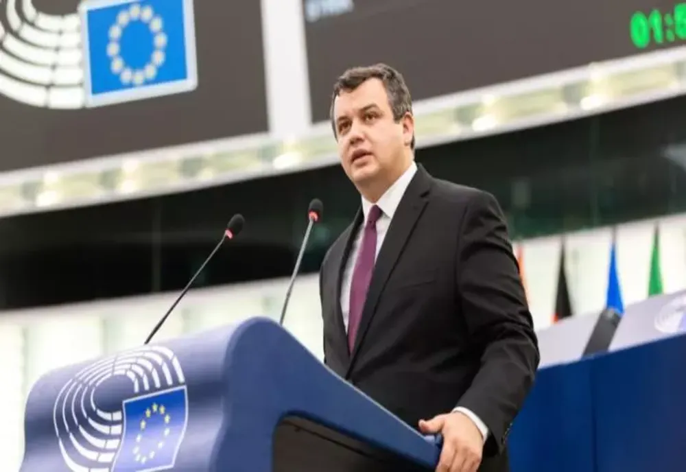 TOMAC DESPRE ȘOȘOACĂ: NICIODATĂ, DE CÂND EXISTĂ PARLAMENTUL EUROPEAN, NIMENI, INDIFERENT DIN CE ŢARĂ PROVINE ŞI CÂT DE RADICAL DISCURS AR AVEA, NU A DUS ATÂT DE JOS COMPORTAMENTUL
