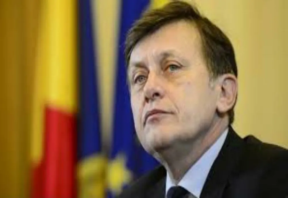 CRIN ANTONESCU INTERVINE ÎN SCANDALUL DIN EDUCAȚIE. ”ELEVII CARE TERMINĂ UN LICEU TREBUIE SĂ FACĂ ISTORIA ROMÂNIEI FĂRĂ NICIUN FEL DE DISCUȚIE”