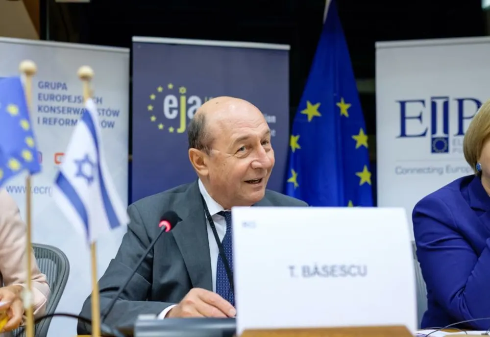 TRAIAN BĂSESCU DESPRE IOHANNIS: RÂDE ŞI MEDVEDEV DE NOI, CĂ NE-AM PRINS DUPĂ 3 ZILE. E RIDICOL!