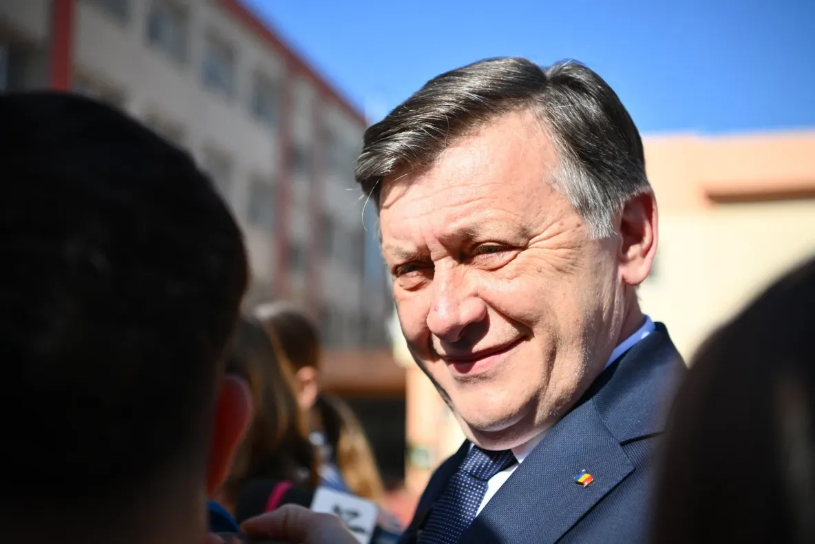 Crin Antonescu: votul pentru Guvernul Niculescu ar putea fi „ultima șansă” pentru un guvern fără AUR, SOS și Georgescu