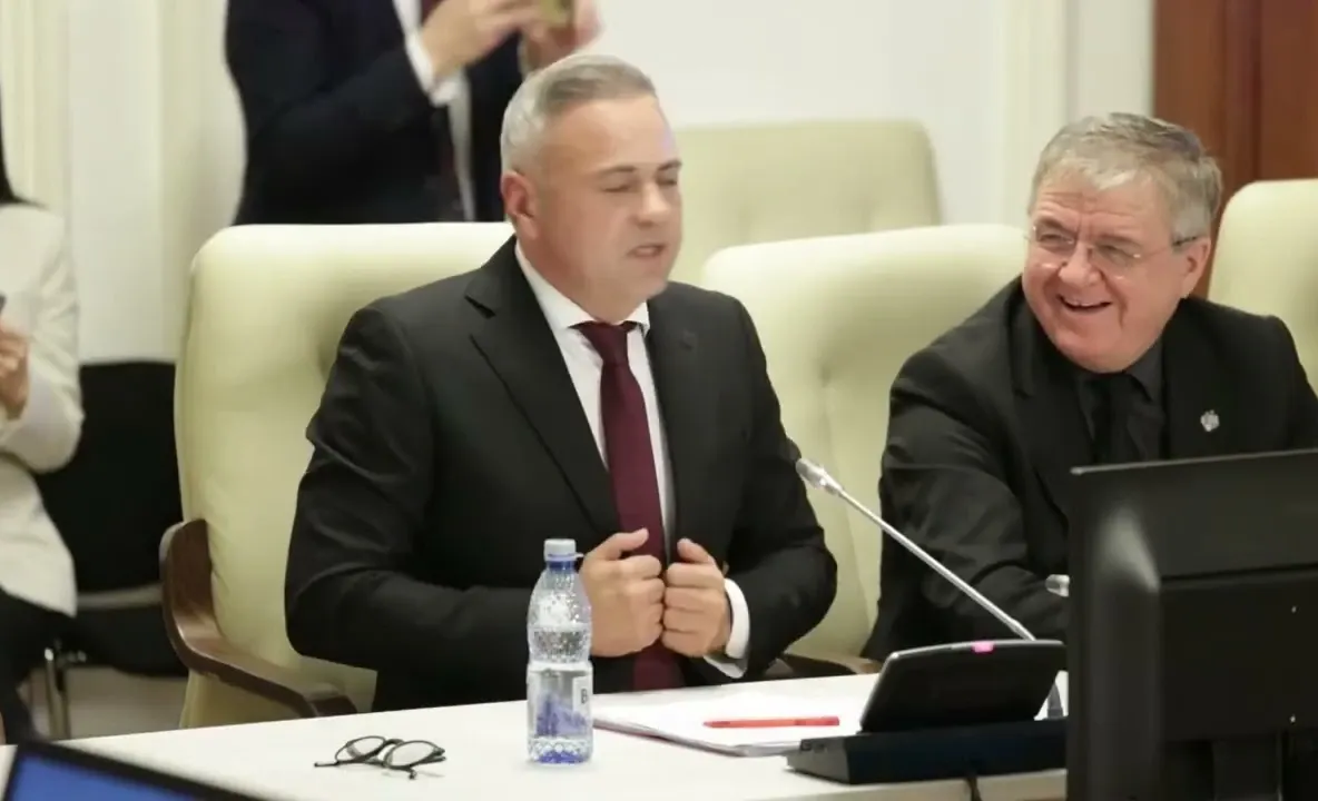 „Prostia e ca betonul. Odată turnată, se va întări”. Replici dure în comisiile care i-au audiat pe miniștrii Guvernului Niculescu