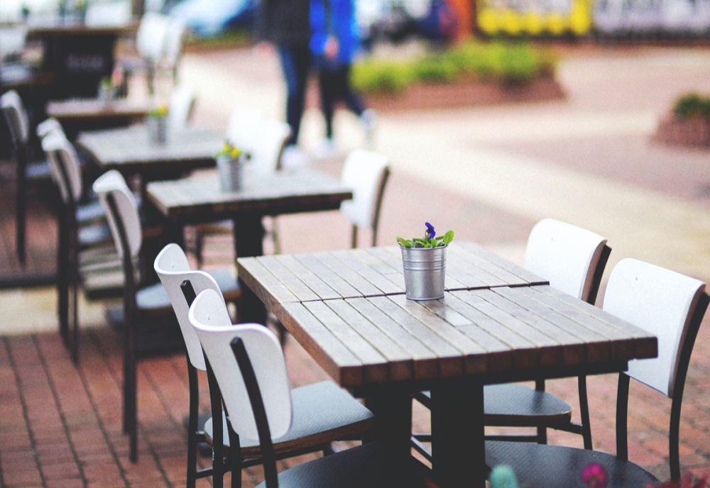 Deputatul Simionca (PMP) cere Guvernului să renunțe la supravegherea în masă a românilor care merg la terase