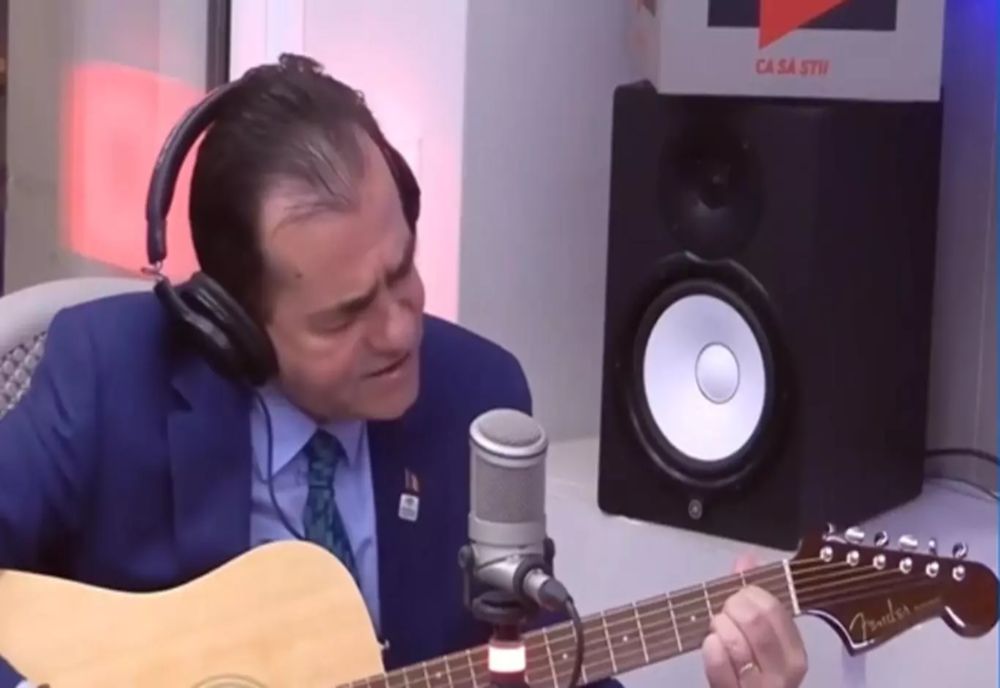 START DE CAMPANIE ELECTORALĂ PE ACORDURI DE CHITARĂ ȘI CU LECȚII DE LIMBA ENGLEZĂ. CUM L-A PUS LUDOVIC ORBAN ÎN OFFSIDE PE MARCEL CIOLACU - VIDEO