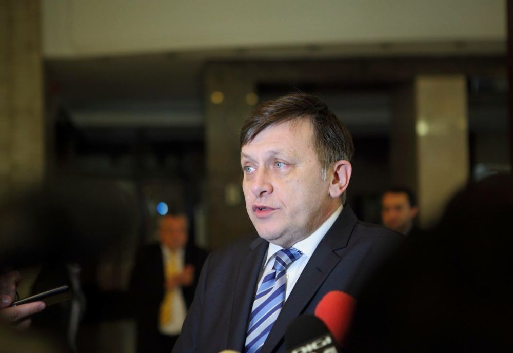 CANDIDATURA LUI CRIN ANTONESCU LA PREZIDENȚIALE, CONTESTATĂ LA CCR. CEI I SE IMPUTĂ CANDIDATULUI COMUN AL COALIȚIEI PSD-PNL-UDMR
