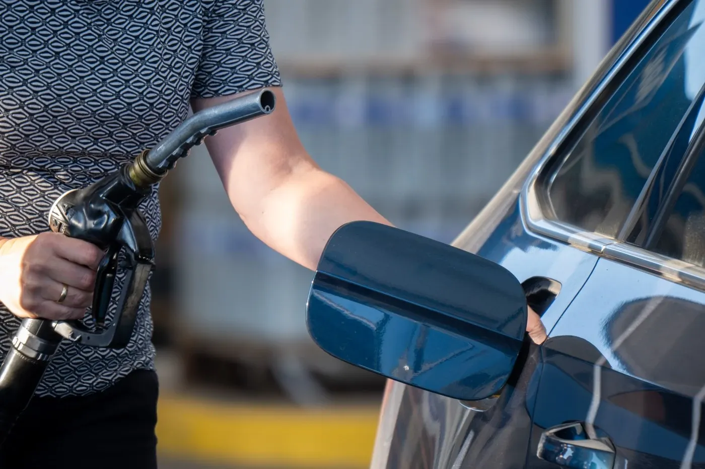 Propunerea AUR pentru scăderea prețului carburanților. Proiectul ajunge în Parlament