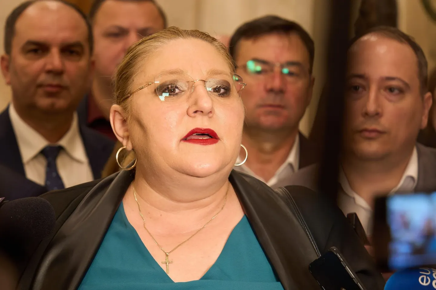 Momente de panică pentru Diana Șoșoacă! Eurodeputata a fost rănită într-un accident rutier