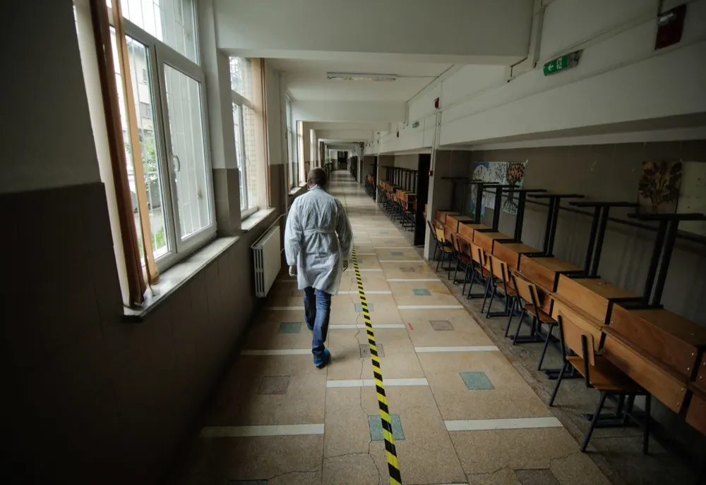 PMP: Elevii români trebuie să beneficieze de condiţii egale pentru învăţătură, indiferent că trăiesc în mediul rural sau în cel urban