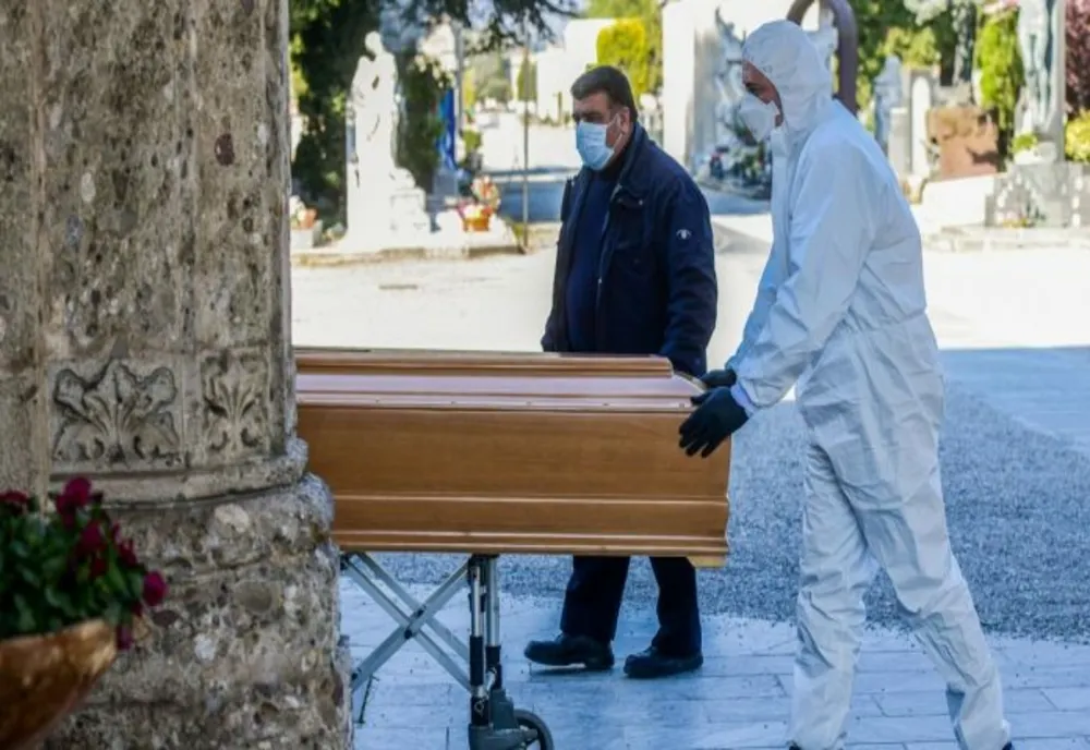 COVID-19. Cel mai mare număr de decese, de la începutul pandemiei! Învins de virus a fost și un bebeluș care avea și alte afecțiuni