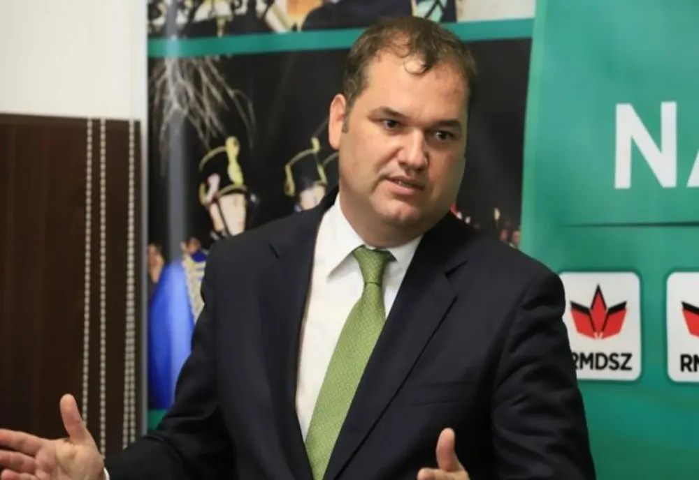 DE CE STATUL DEVINE PROPRIETARUL BLOCULUI EXPLODAT DIN RAHOVA, IAR OAMENII, CHIRIAȘI. MINISTRUL CSEKE ATTILA EXPLICĂ