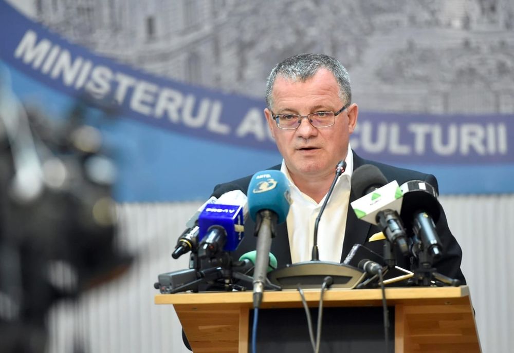 Moțiunea "Lenea, minciuna şi incompetenţa ministrului Oros" dezbătută în Parlament