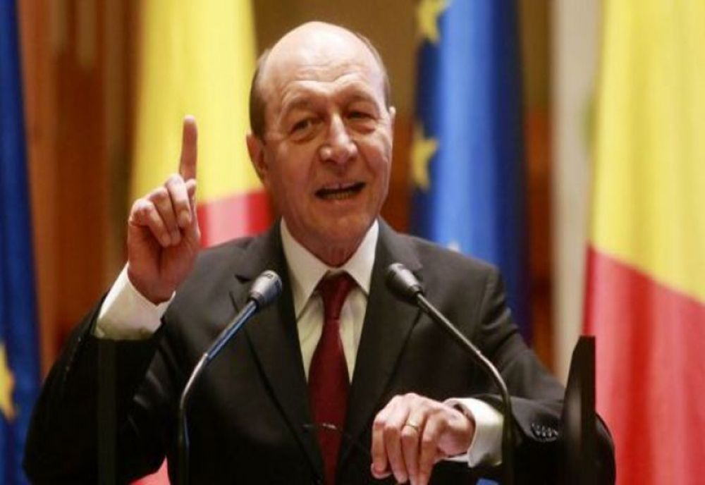 BĂSESCU RÂDE DE CIOLACU: ”NE ARATĂ CĂ EL ARE TOT TIMPUL CEVA ÎN STOMAC. DAR ÎN CAP, O MAI FI CEVA ÎN AFARĂ DE O ŞMECHERIE UNSUROASĂ?”